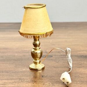 VINTAGE Miniature Dollhouse Furniture Electric Table Lamp Gold Brass Plug Fringe
